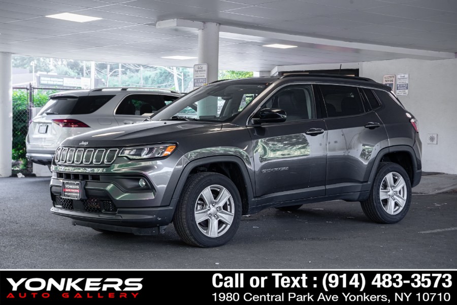 Gray (Granite Crystal Metallic Clearcoat) 2022 Jeep Compass SUV / Crossover Four-Wheel Drive Automatic