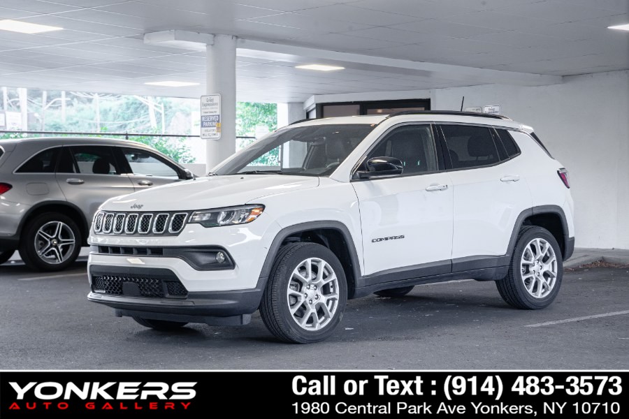 Bright White Clearcoat 2023 Jeep Compass SUV / Crossover Four-Wheel Drive Automatic