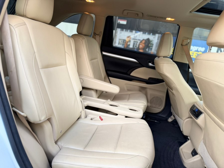 2016 Toyota Highlander XLE - Photo 12