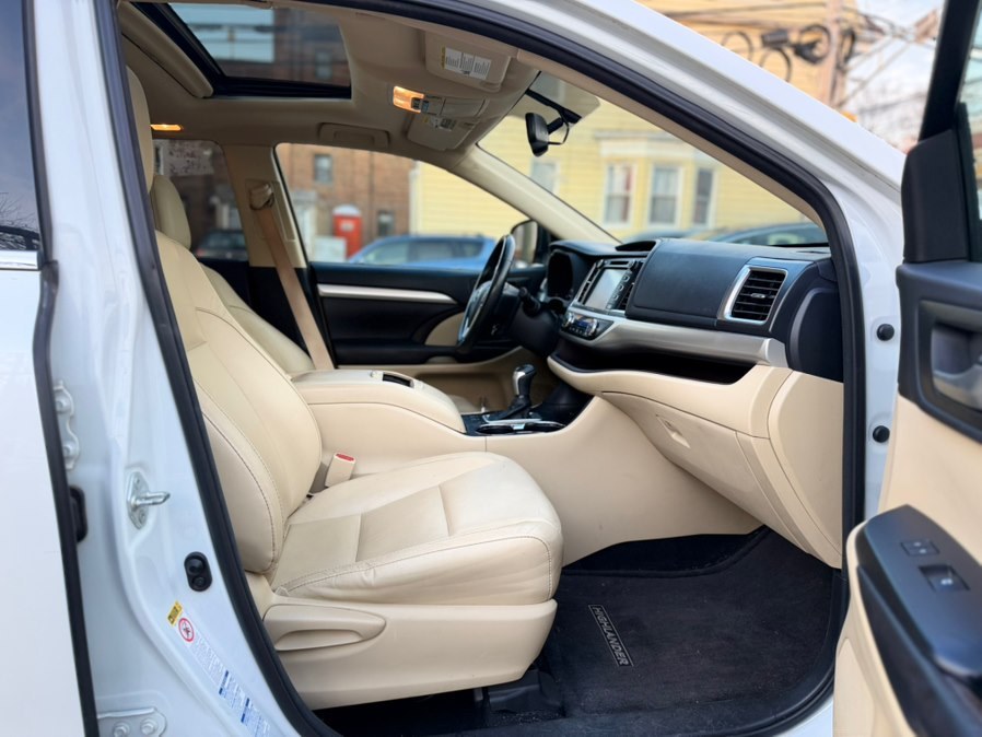 2016 Toyota Highlander XLE - Photo 11