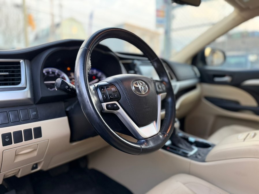 2016 Toyota Highlander XLE - Photo 13