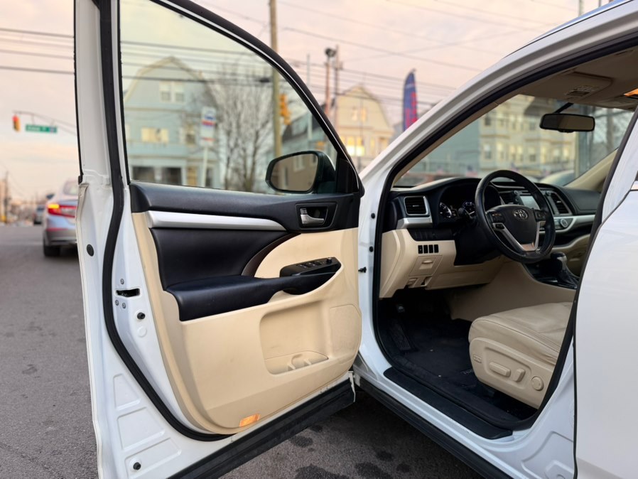 2016 Toyota Highlander XLE - Photo 15