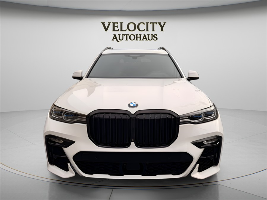 2020 BMW X7 M50i's photo