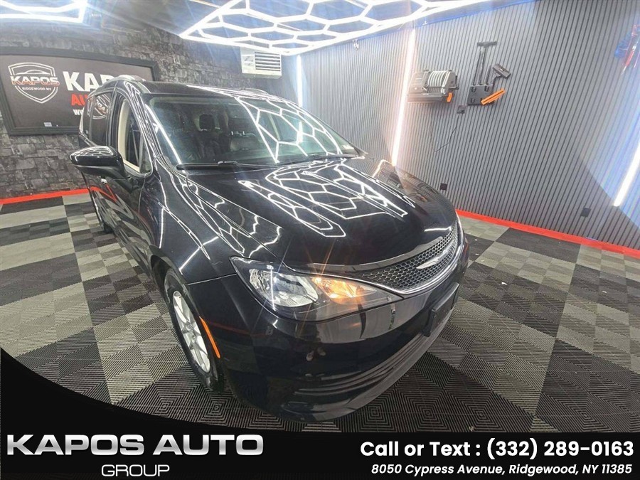 2020 Chrysler Voyager LXI's photo