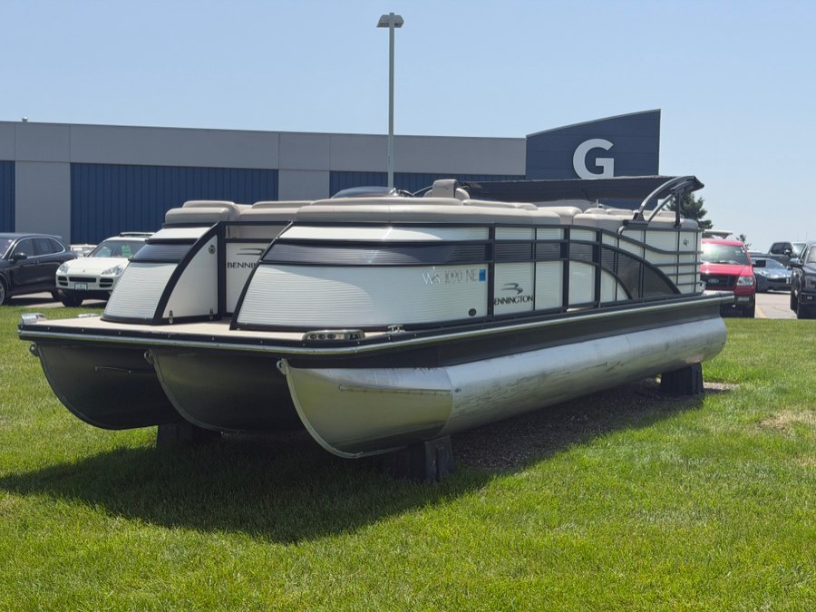 Used 2016 Bennington Q23 in Darien, Wisconsin | Geneva Motor Cars. Darien, Wisconsin