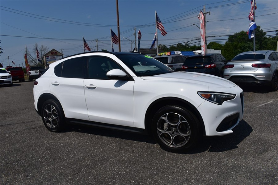 2023 Alfa Romeo Stelvio Sprint AWD's photo