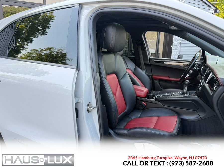 2019 Porsche Macan -'s photo
