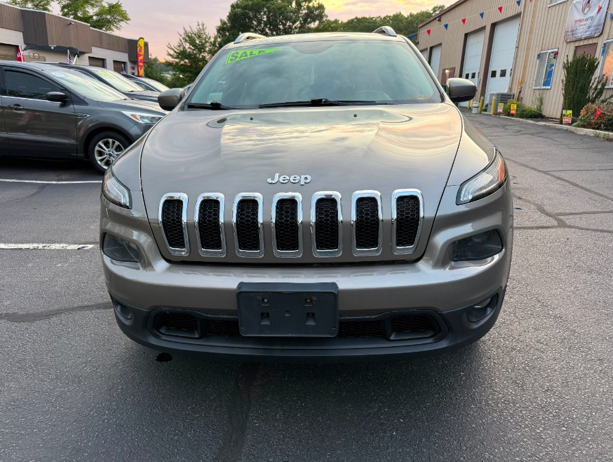 Used Jeep Cherokee 4WD 4dr Latitude 2016 | ESY LLC TITAN AUTOMOTIVE. Clinton, Connecticut