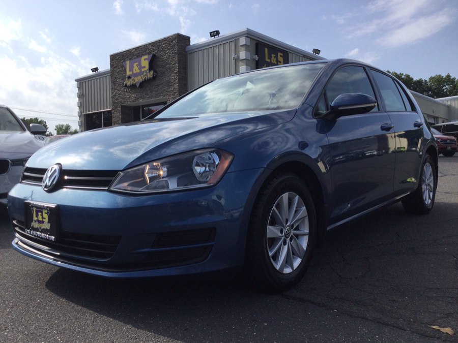 2017 Volkswagen Golf TSI S 4-Door Auto's photo