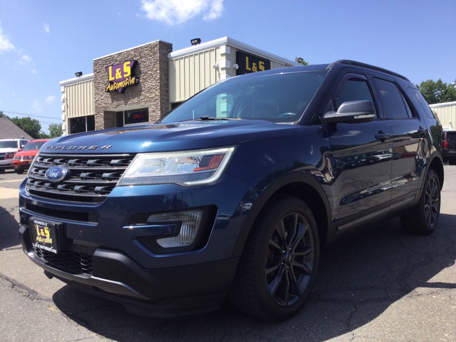 2017 Ford Explorer XLT 4WD's photo