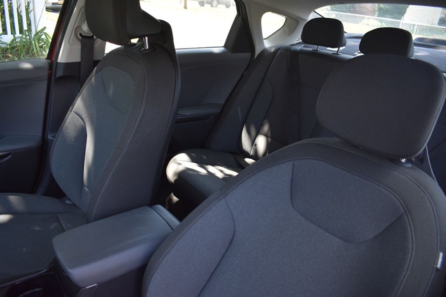 2025 Kia K4 LXS - Photo 9