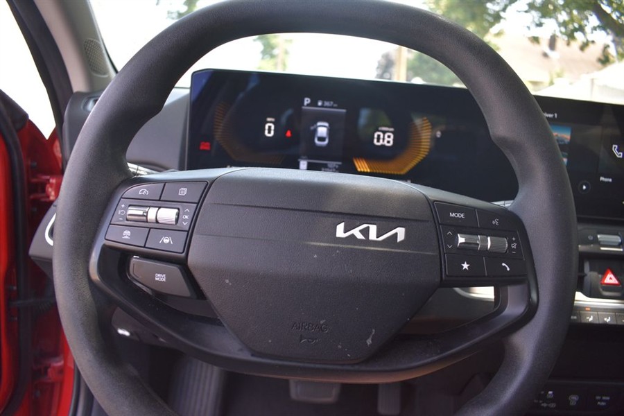 2025 Kia K4 LXS - Photo 13