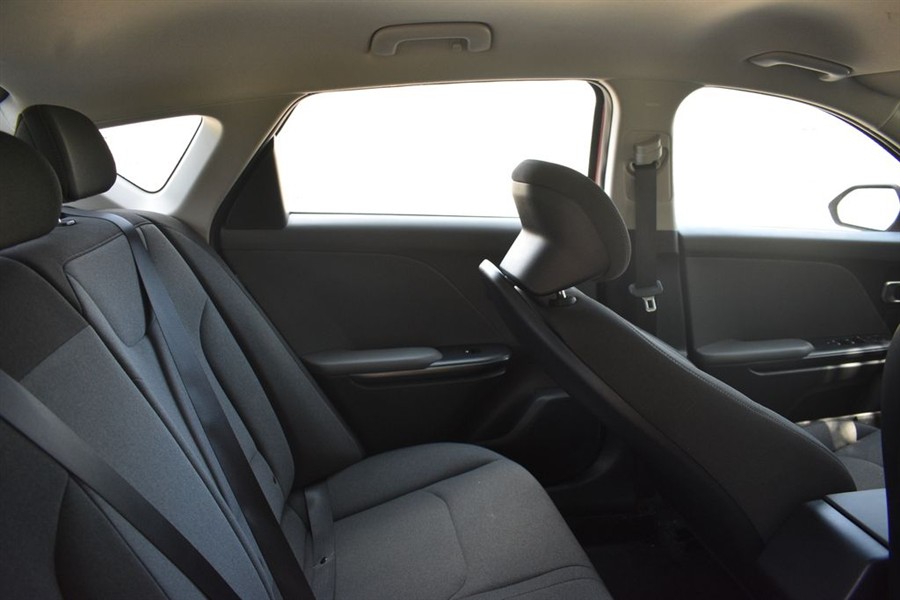 2025 Kia K4 LXS - Photo 22
