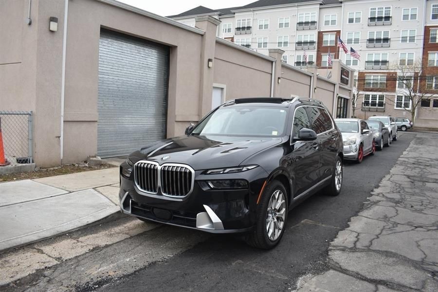 2025 BMW X7 xDrive40i's photo