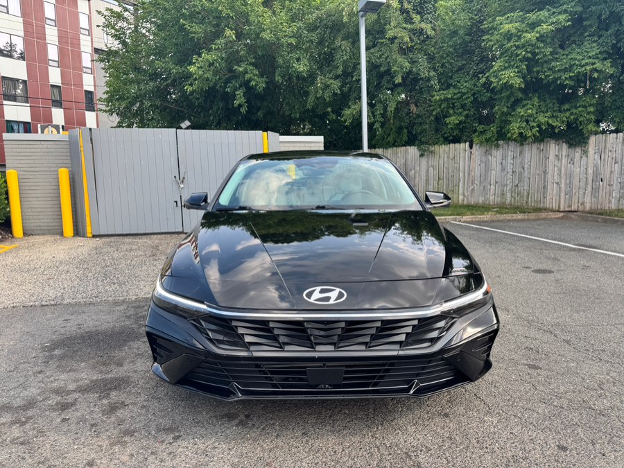 2024 Hyundai Elantra 2.0 Limited IVT's photo