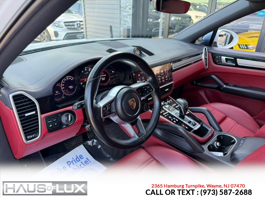 2022 Porsche Cayenne Platinum Edition S's photo