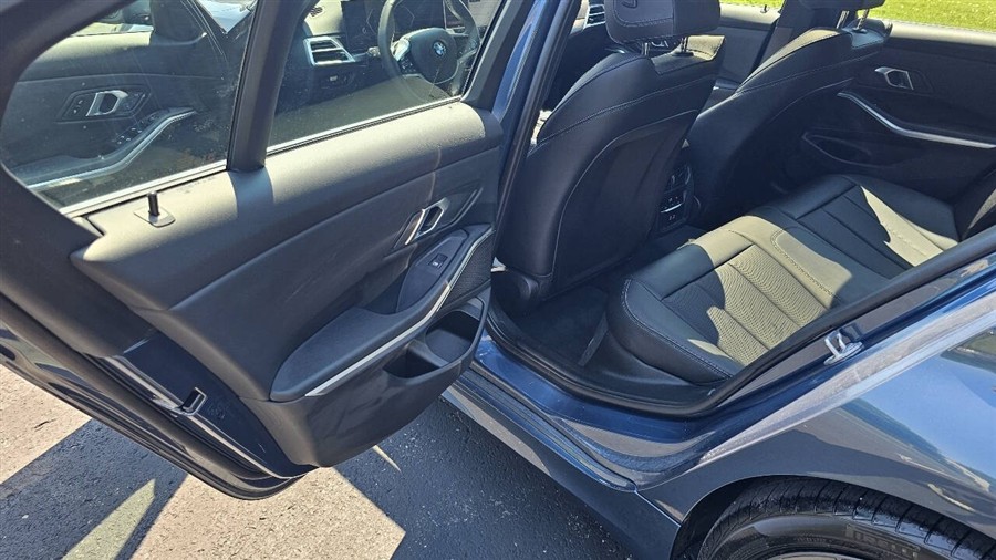 BMW 3 Series photo 14