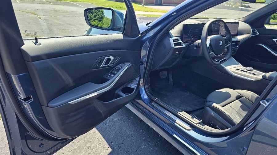BMW 3 Series photo 17