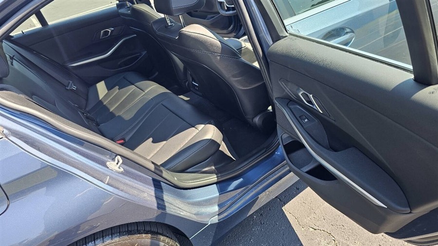 BMW 3 Series photo 23