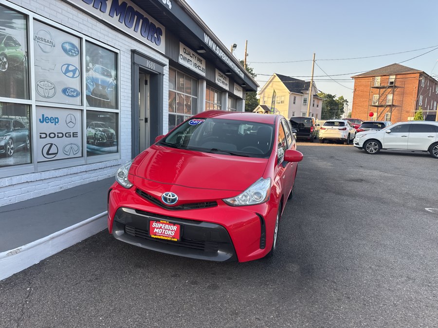 2015 Toyota Prius v Five's photo
