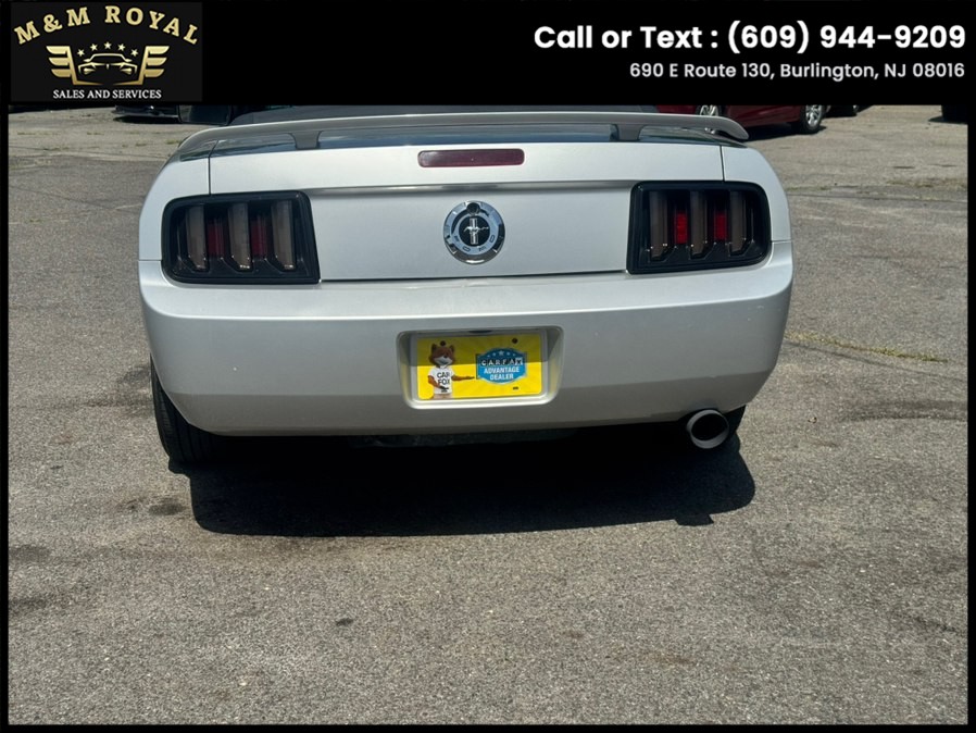 2005 Ford Mustang V6 Deluxe's photo