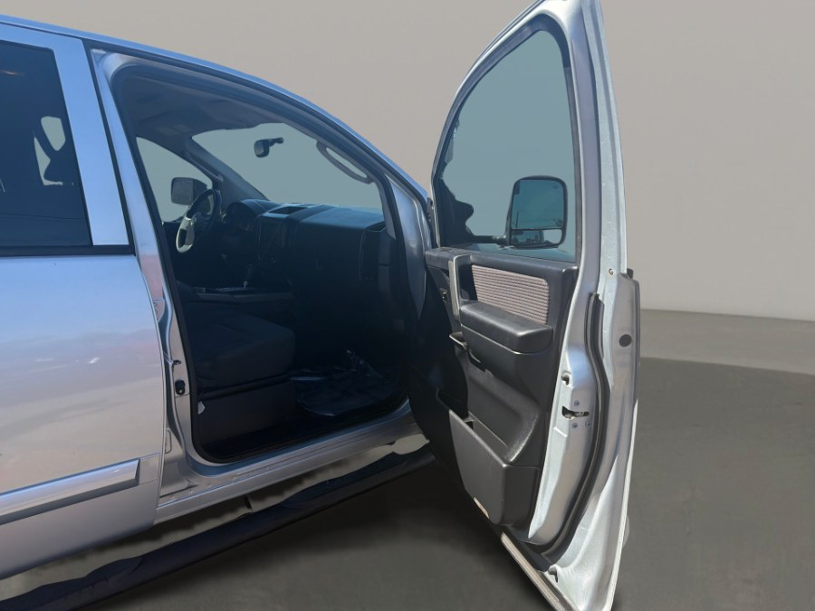 2011 Nissan Titan SV - Photo 13