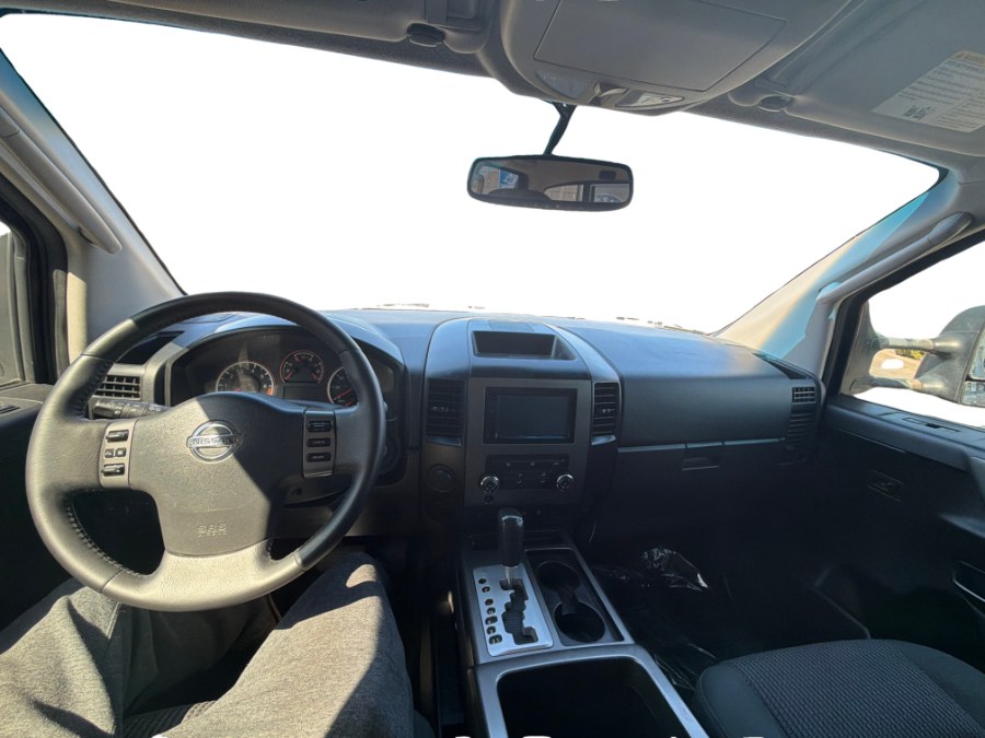 2011 Nissan Titan SV - Photo 22