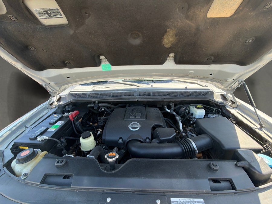 2011 Nissan Titan SV - Photo 25