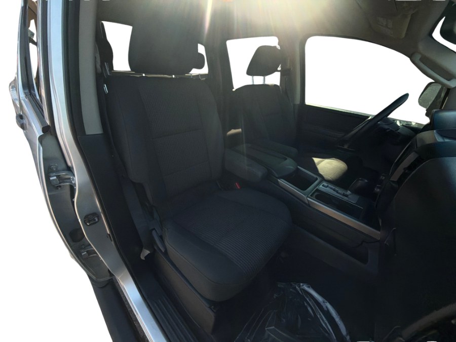 2011 Nissan Titan SV - Photo 14