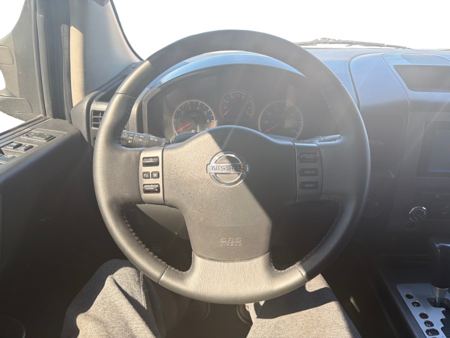 2011 Nissan Titan SV - Photo 21
