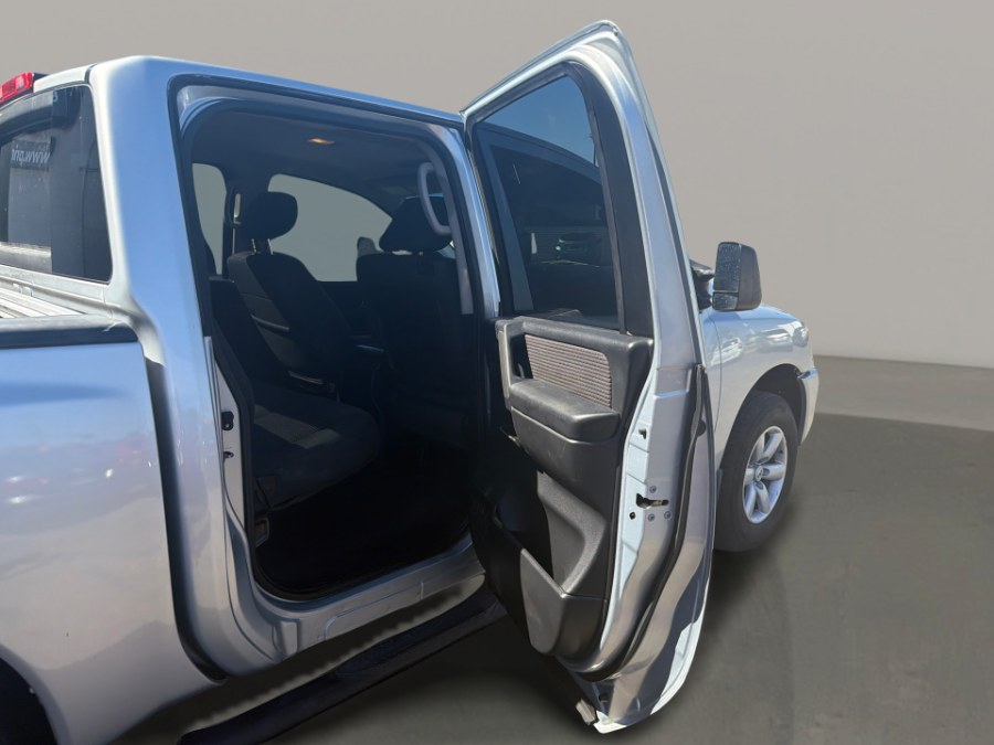 2011 Nissan Titan SV - Photo 15