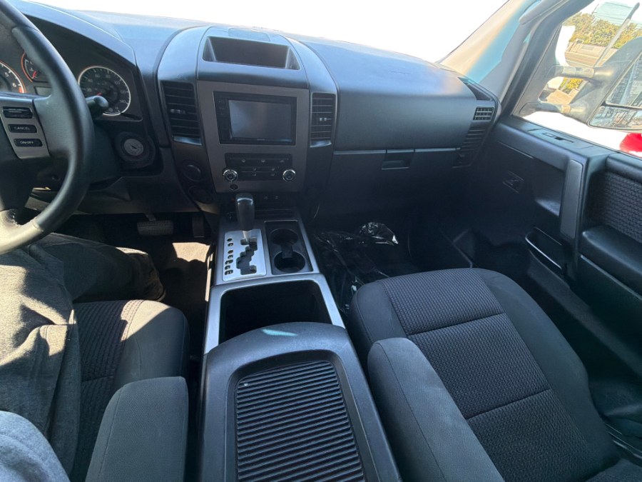2011 Nissan Titan SV - Photo 23