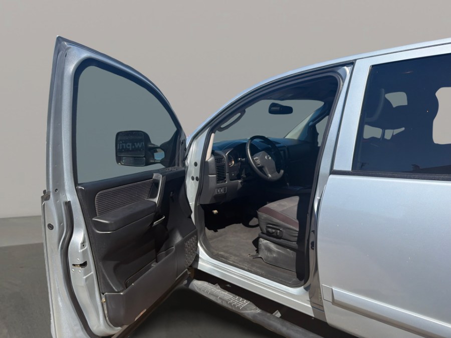 2011 Nissan Titan SV - Photo 9