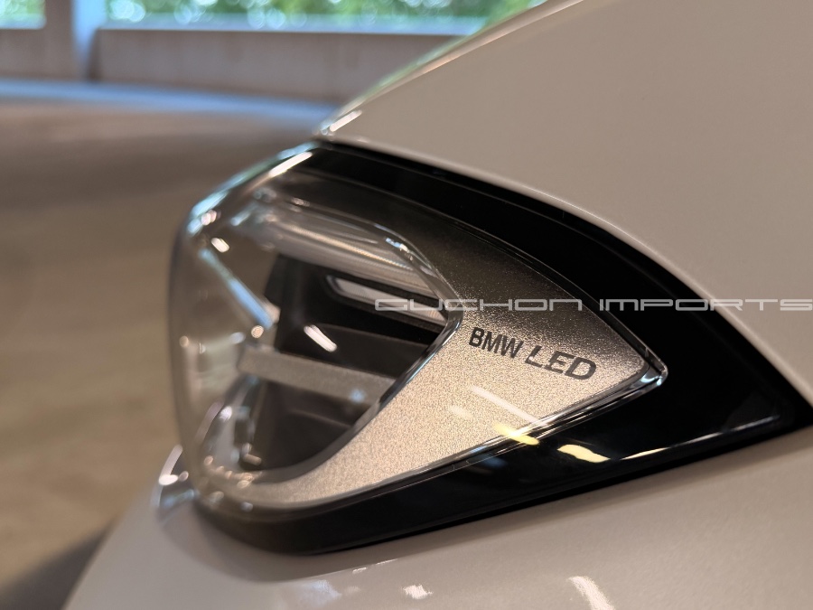 2021 BMW 3 Series 330e - Photo 43