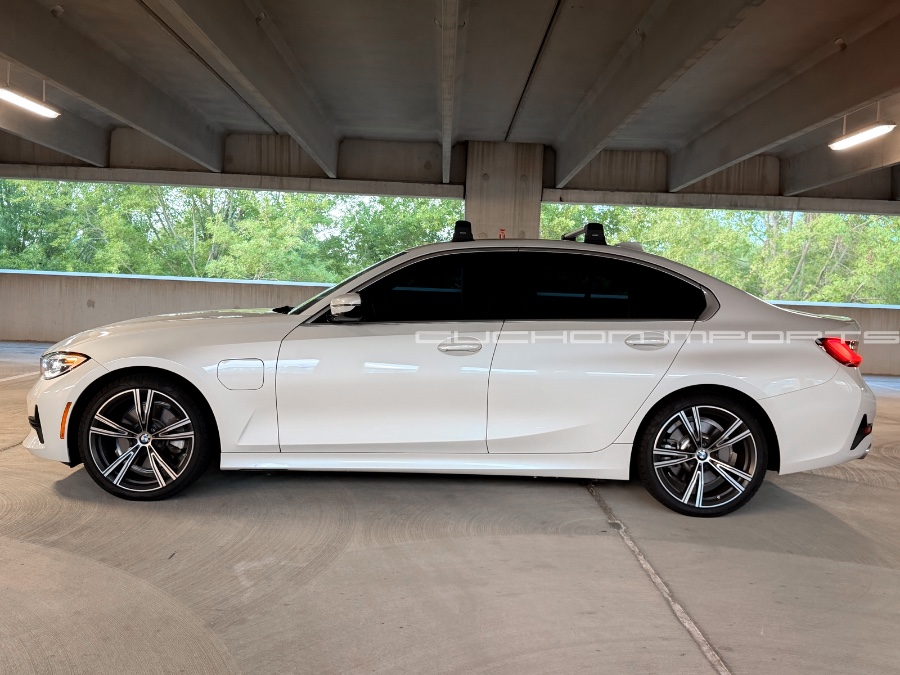 2021 BMW 3 Series 330e Sedan's photo