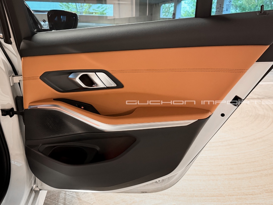2021 BMW 3 Series 330e - Photo 35