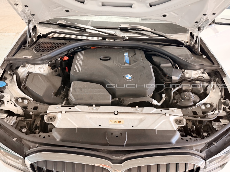 2021 BMW 3 Series 330e - Photo 47