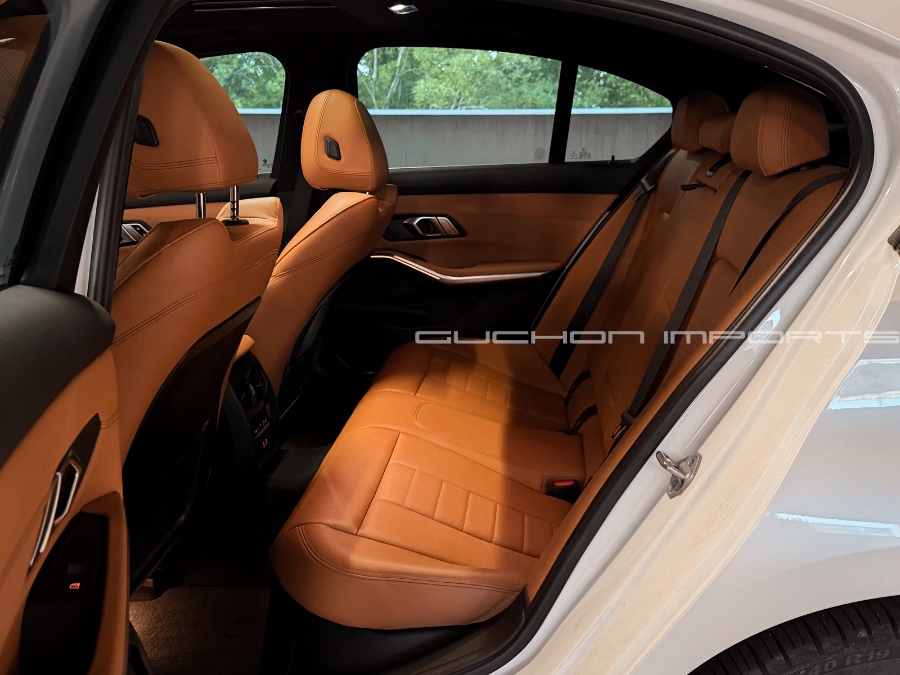2021 BMW 3 Series 330e - Photo 17