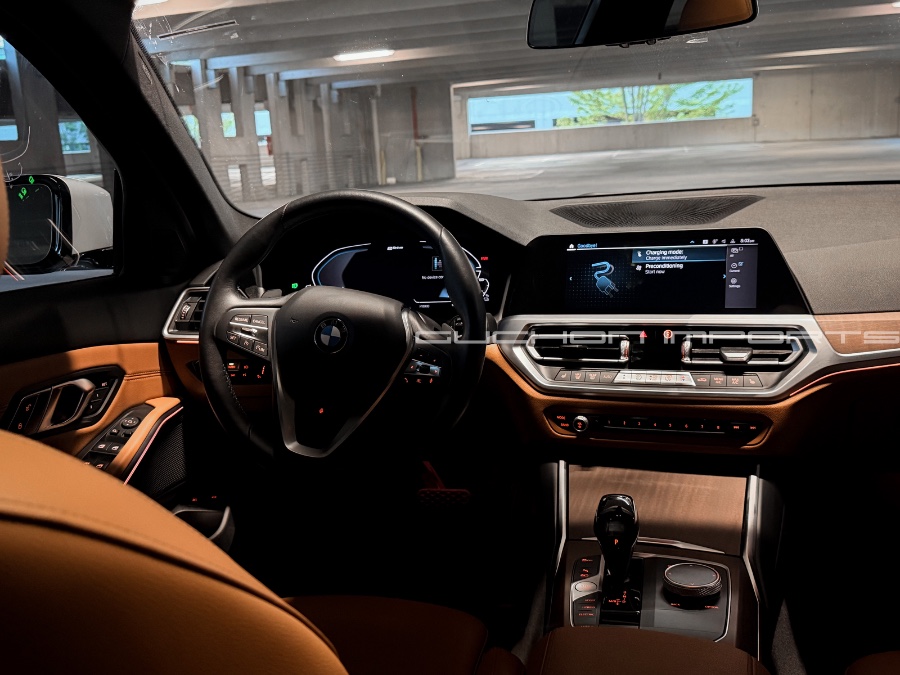 2021 BMW 3 Series 330e - Photo 27