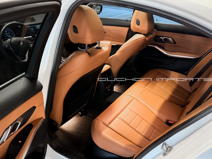 2021 BMW 3 Series 330e - Photo 18