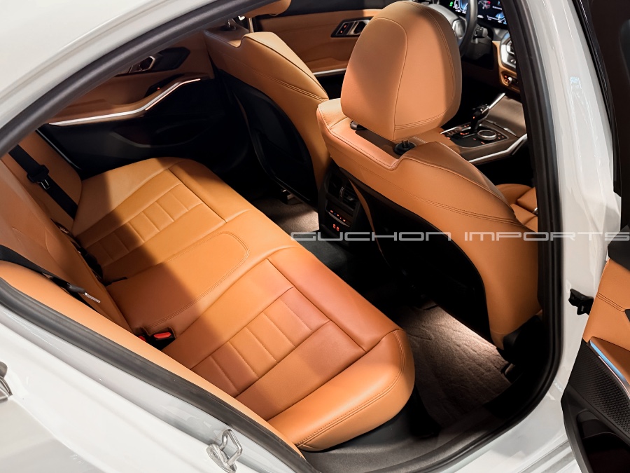 2021 BMW 3 Series 330e - Photo 34