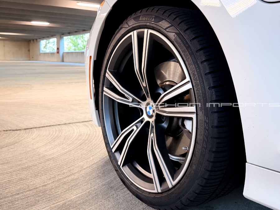 2021 BMW 3 Series 330e - Photo 11