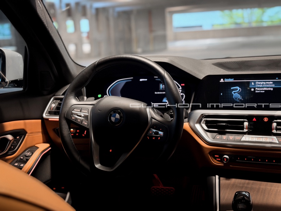 2021 BMW 3 Series 330e - Photo 28