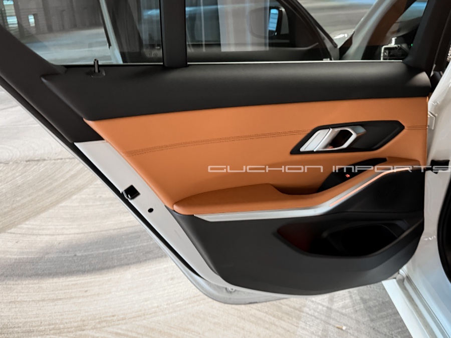 2021 BMW 3 Series 330e - Photo 19