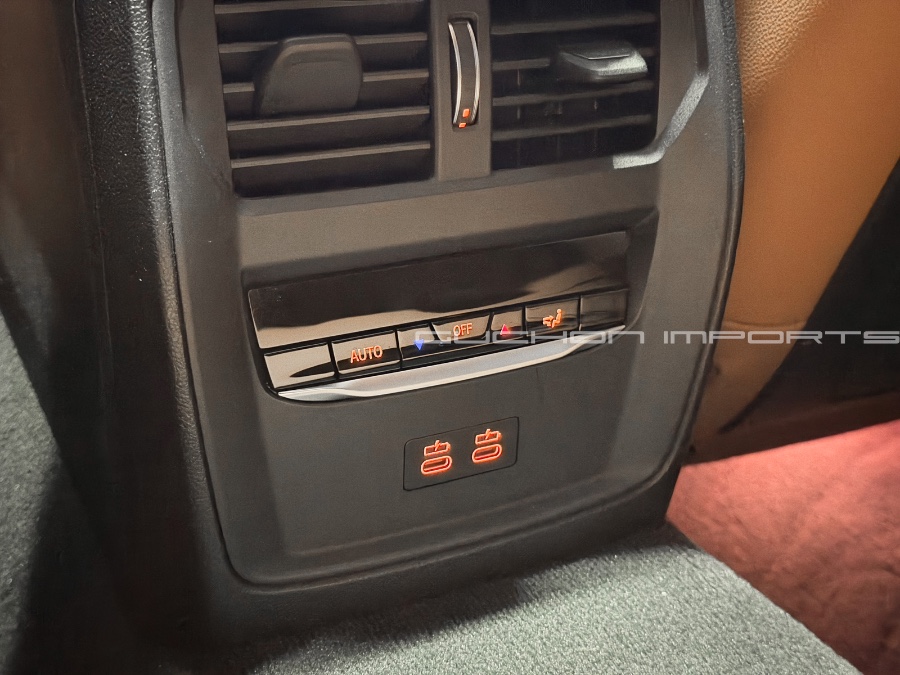 2021 BMW 3 Series 330e - Photo 30