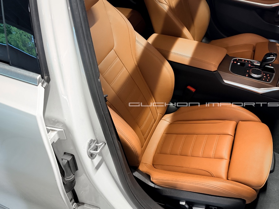 2021 BMW 3 Series 330e - Photo 38