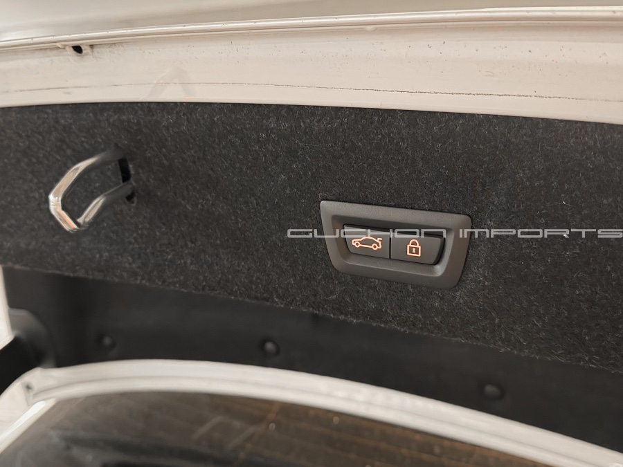 2021 BMW 3 Series 330e - Photo 22