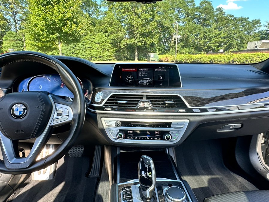 2016 BMW 7 Series 750i - Photo 25