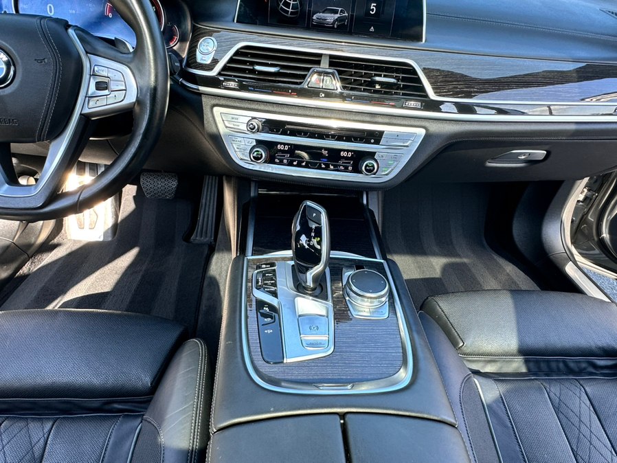 2016 BMW 7 Series 750i - Photo 24