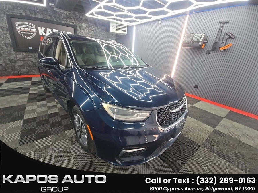 2021 Chrysler Pacifica Hybrid Touring L Hybrid's photo